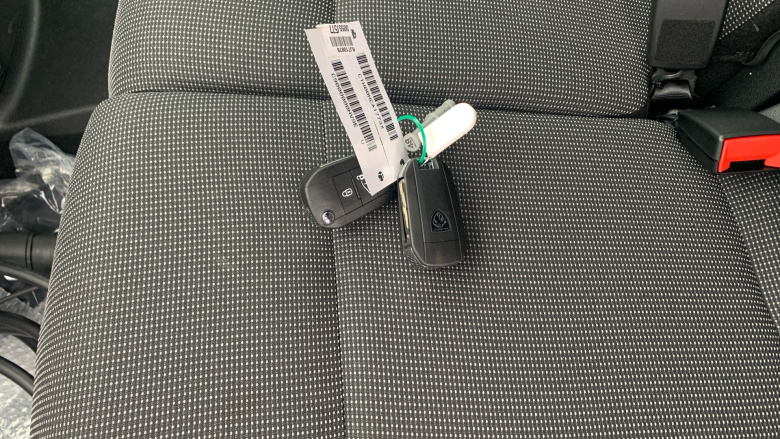 Peugeot Partner E-Long 100kW 52kWh Asphalt Van Auto